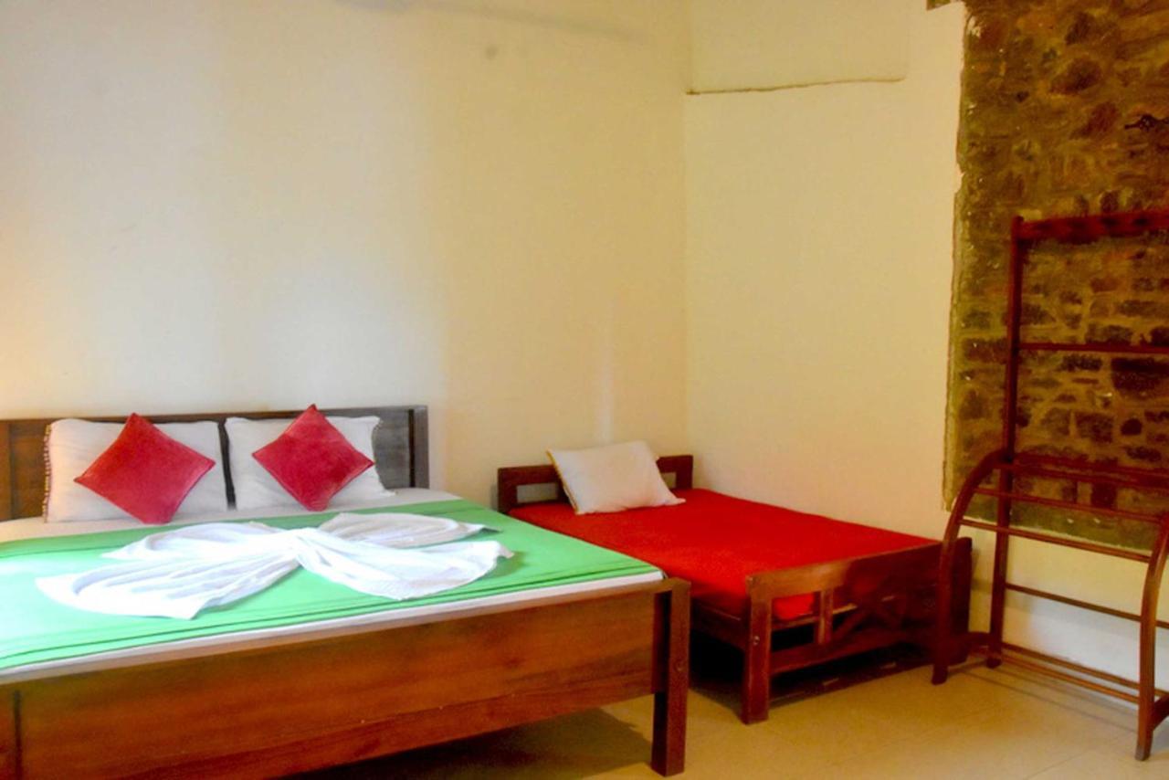 Hotel H2O Gampola Extérieur photo